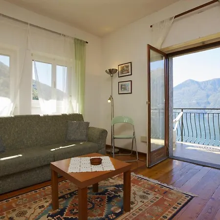 別荘 Casa La Costa トロンツァーノ・ラーゴ・マッジョーレ